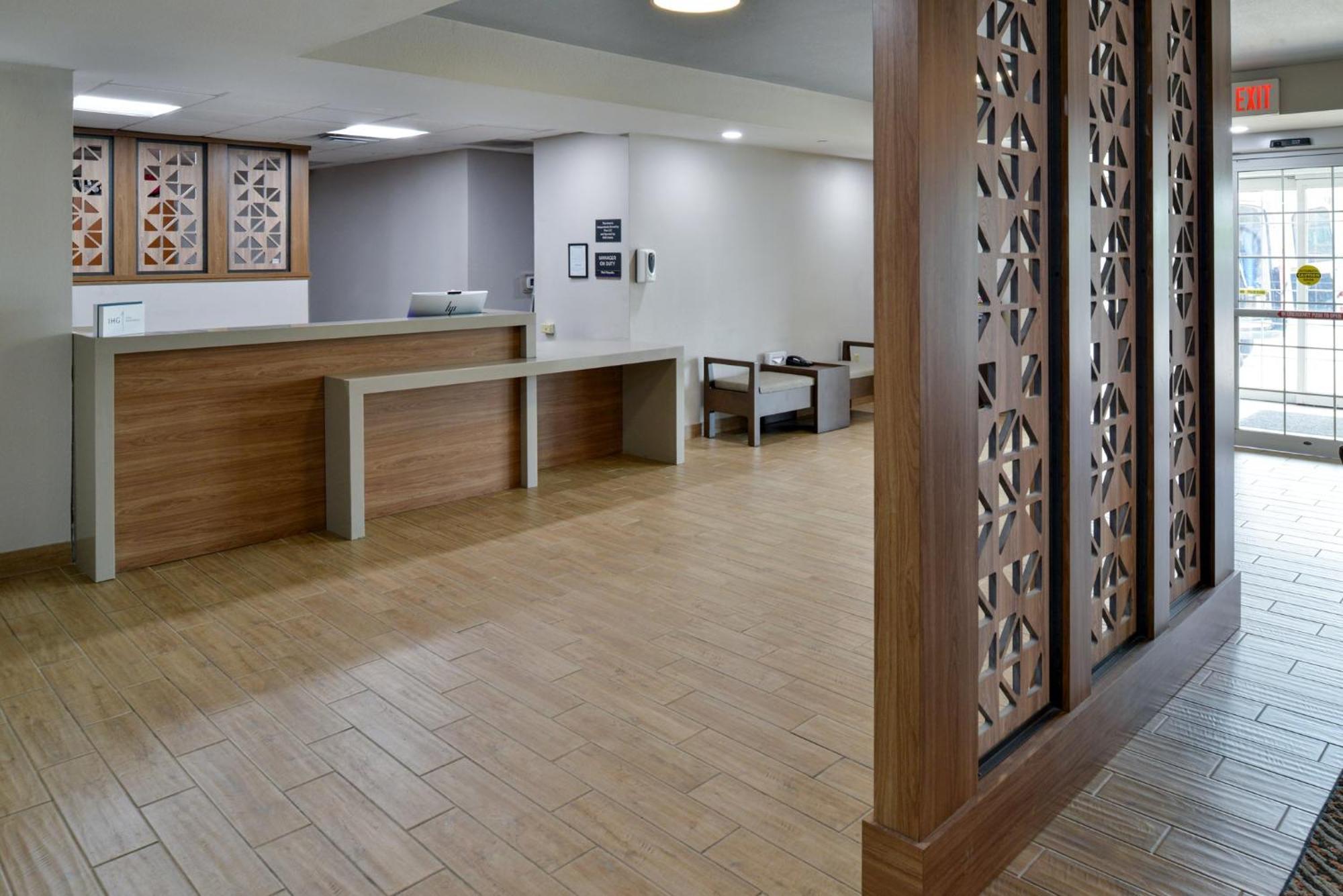 Candlewood Suites Kansas City Northeast By Ihg Bagian luar foto