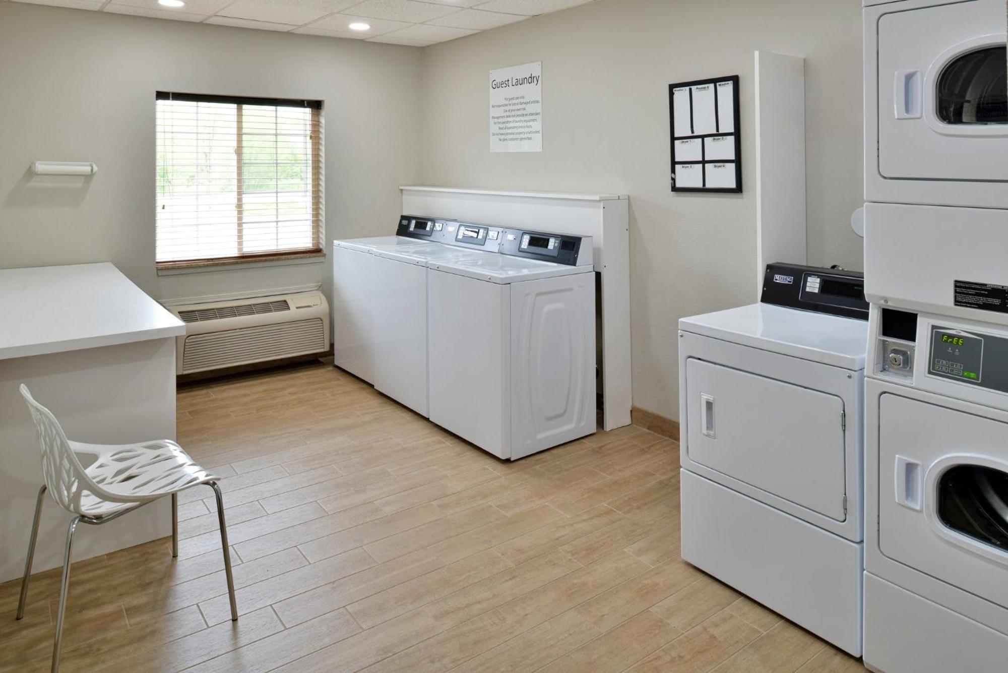 Candlewood Suites Kansas City Northeast By Ihg Bagian luar foto